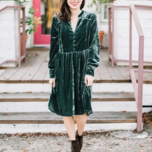 Anthropologie Dresses & Skirts - Anthropologie Holding Horses Pullover Green Velvet dress size small